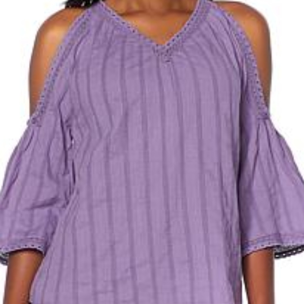 NWT FINAL REDUCTION Cold Shoulder Top Medium
